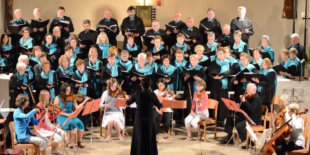 Concert UNICEF à Forrières le 9 juin 2012, la Schola Camille Jacquemin sous la direction de Cécile et Jules GRANDMONT