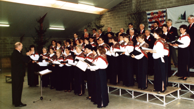 La Schola Camille Jacquemin à Libramont-Chevigny le 24 avril 1993 pour un concours de chant