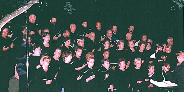La participation de la Schola Camille Jacquemin aux spectacles du Jeu de la Famenne en 1996, 1998 et 1999
