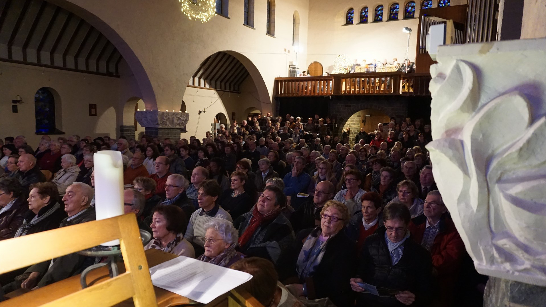 10 sécembre 2017 à Forrières, concert de Noël par la Schola Camille Jacquemin<br>Direction : Cécile GRANDMONT