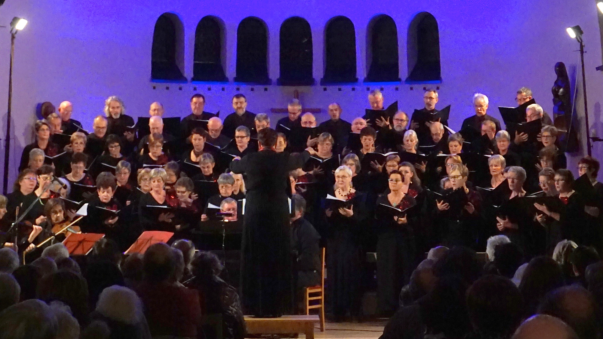 10 sécembre 2017 à Forrières, concert de Noël par la Schola Camille Jacquemin<br>Direction : Cécile GRANDMONT